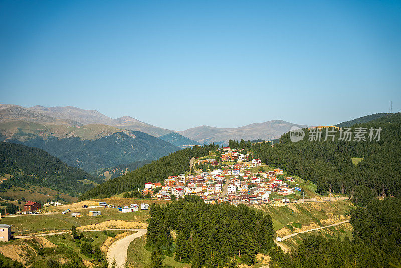 在rize市的Ayder yayla景观，有森林和山